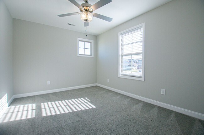 Building Photo - Pet Friendly Four Bedroom!