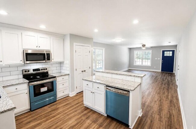 Building Photo - 619 Flynwood Pl SW