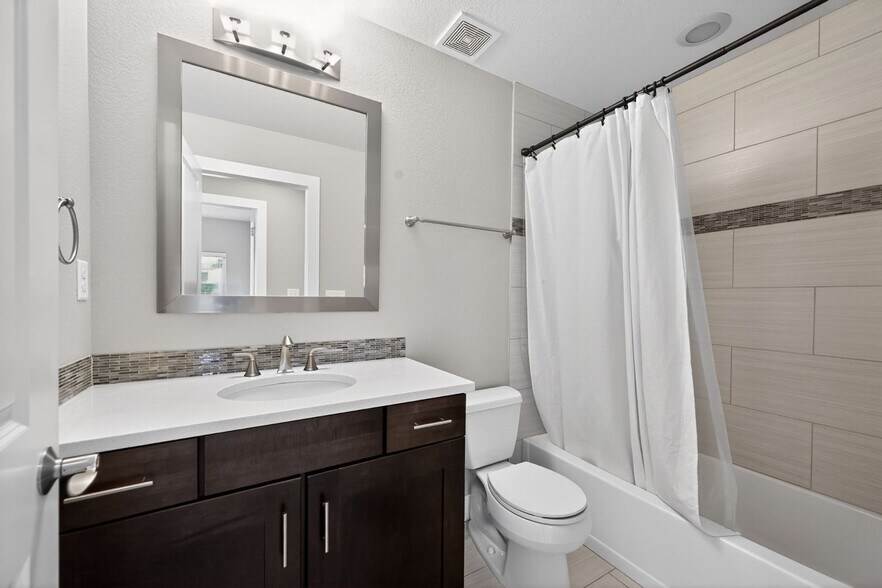 Building Photo - 1750 W 40th Ave