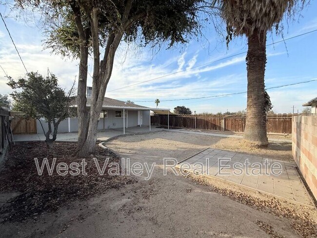 Building Photo - 606 Pierce St