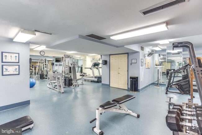 Building Photo - 3705 S George Mason Dr