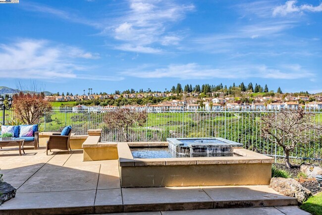Building Photo - Luxury Living in The Bridges Golf Course C...