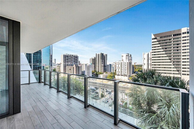 Building Photo - 88 SW 7th St