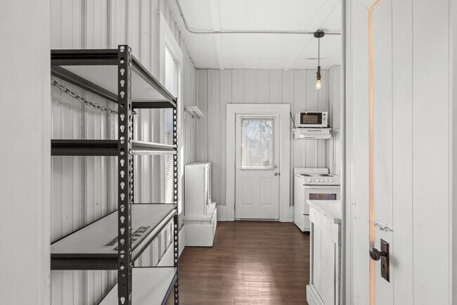 Building Photo - Charming  2BR 1.5Bath South City Home in Prime Dogtown Location