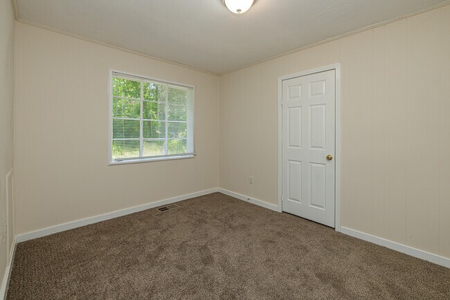 Building Photo - Oak Forest