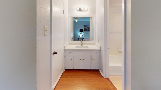 Building Photo - 7611 Lunar Dr