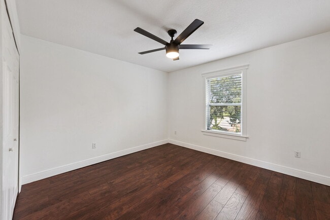 Building Photo - 4920 Hook Hollow Cir