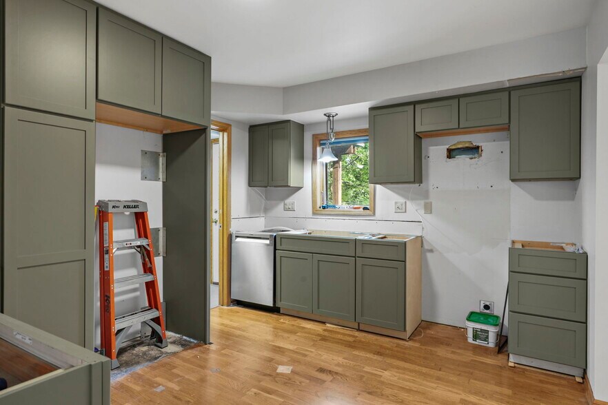 Kitchen - 3633 Gregory St