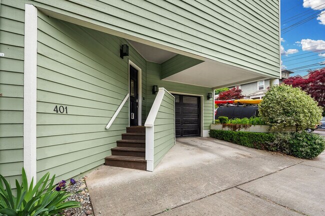 Building Photo - 401 W Galer St