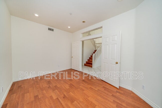 Building Photo - 5055 St Albert Dr