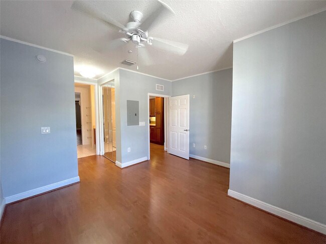 Building Photo - 415 Olssen Ave