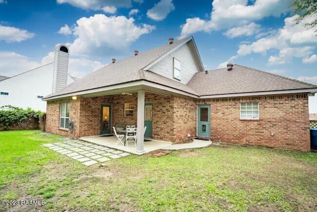 Building Photo - 204 Student Ln
