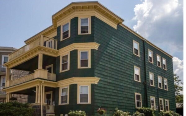 Building Photo - 447 Ashmont St