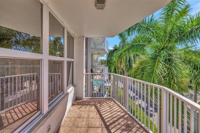 Building Photo - 3181 S Ocean Dr