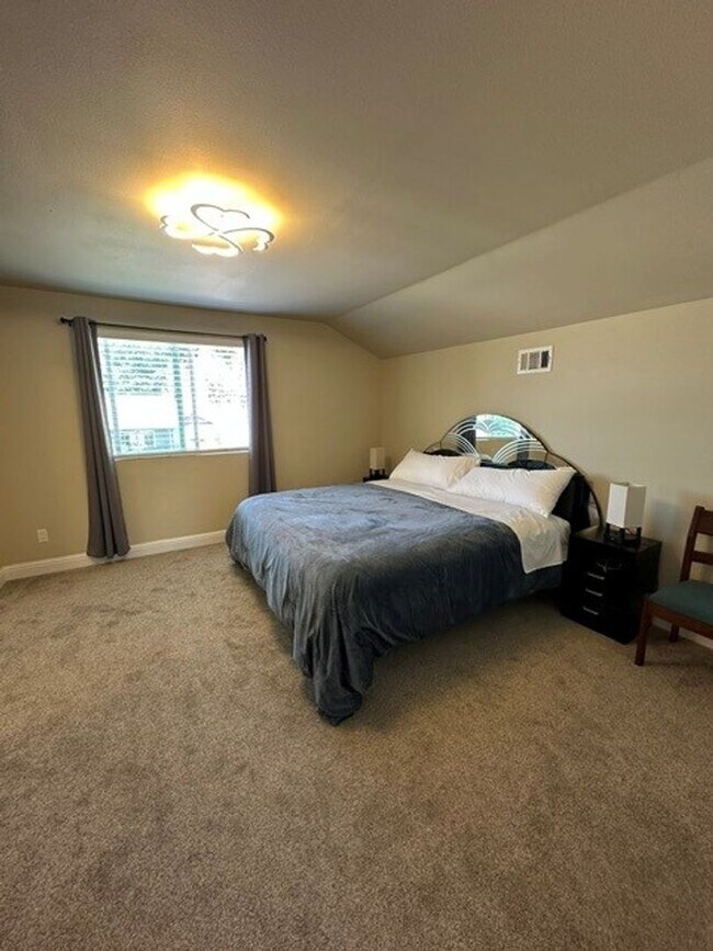 Building Photo - 7175 Vista Ridge Dr