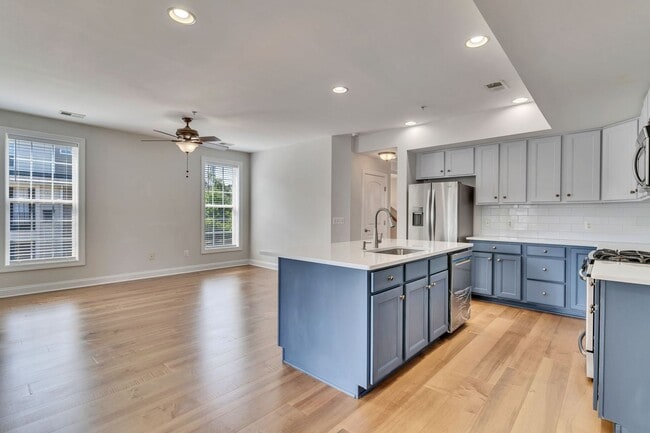 Building Photo - Spacious End Unit with Garage in Gated Com...