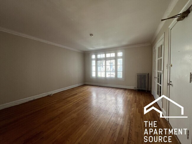 Building Photo - 909 Elmwood Ave