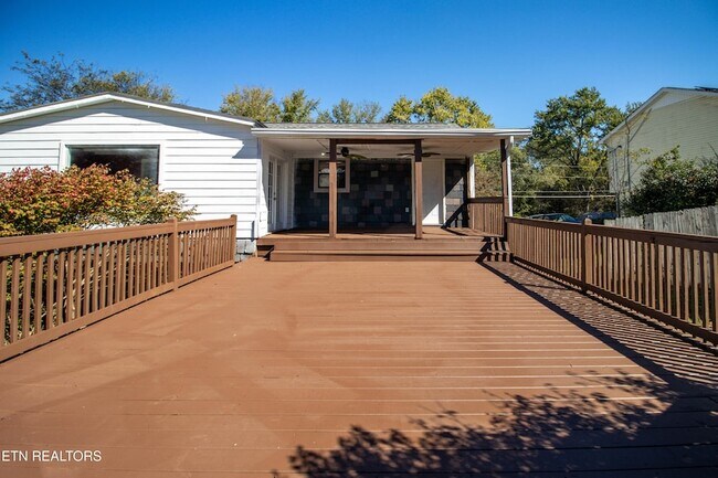 Building Photo - 1817 Sedgewick Dr