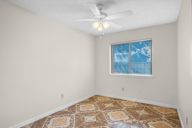 Building Photo - 4909 Meadow Pl Dr