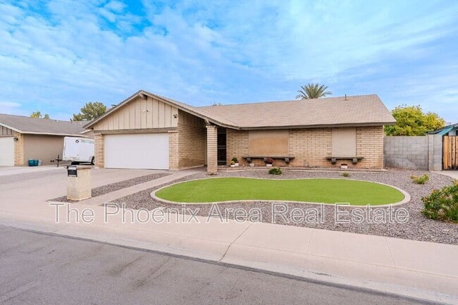 Building Photo - 3231 N Woodburne Dr