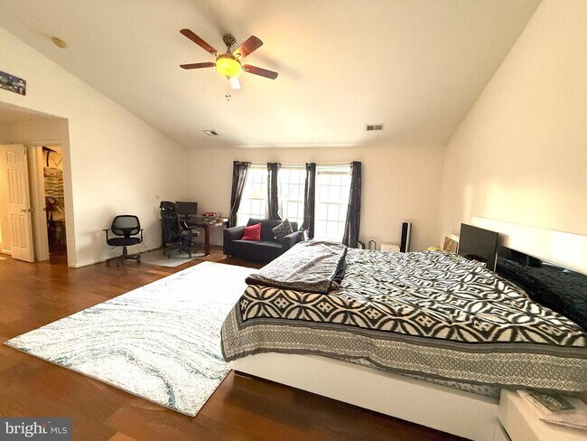 Building Photo - 18416 Beechnut Way