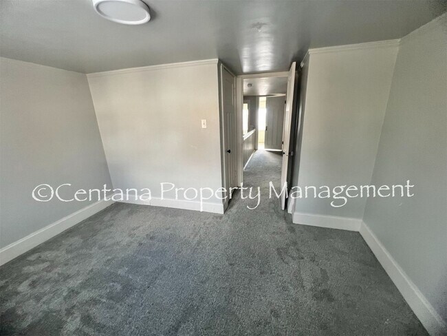 Building Photo - 1320 W Gold St