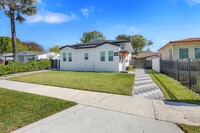 Building Photo - 2426 SW 25th St