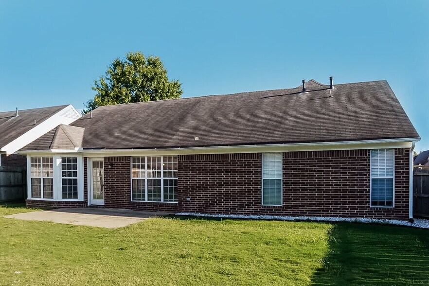 Building Photo - 1928 Clairmont Dr