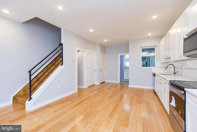 Building Photo - 2230 Frankford Ave