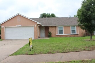Building Photo - 3 bed 2 bath
