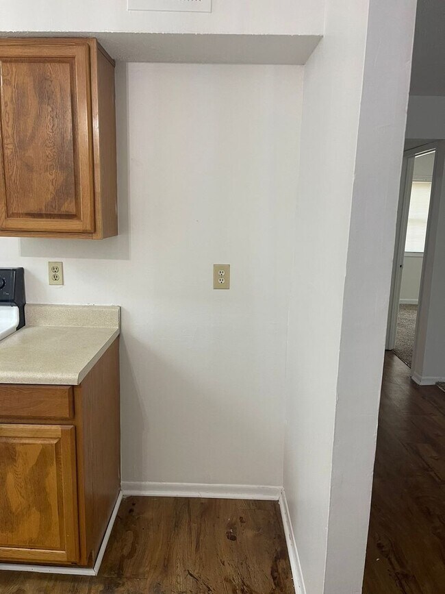 Building Photo - Modern 2-Bed, 1-Bath Oasis with Central Ai...