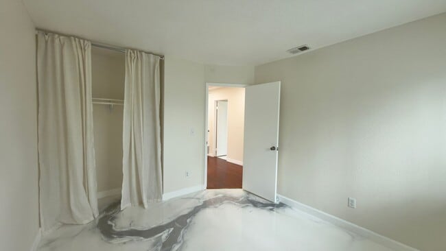 Building Photo - 4 Bedroom | 2.5 Bathroom | Single Family Home in Rosemont Available Now