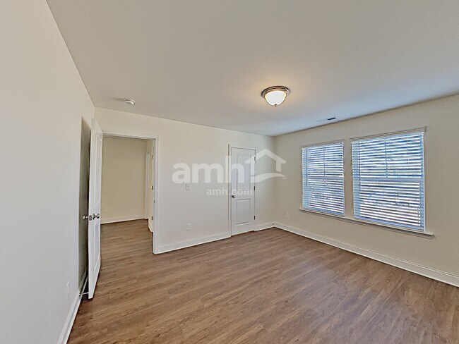 Building Photo - 2341 Cove Ct
