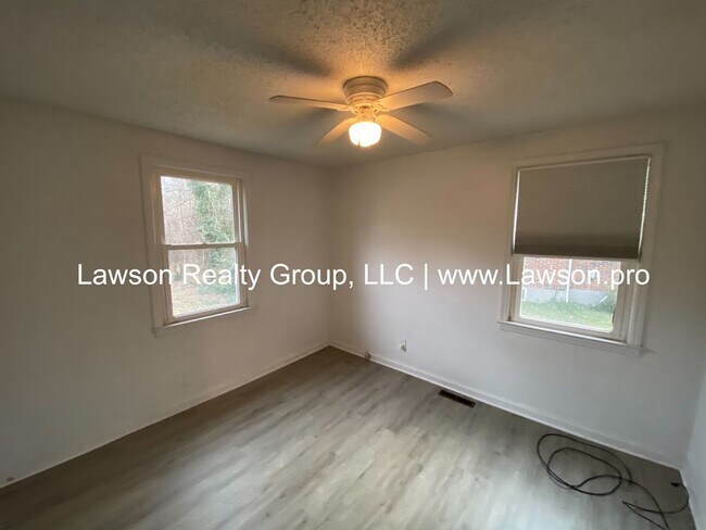 Building Photo - Well Maintained Three Bedroom with Fenced Yard and Shed