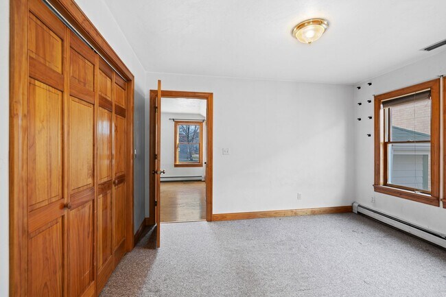 Building Photo - 119 N Wisconsin St