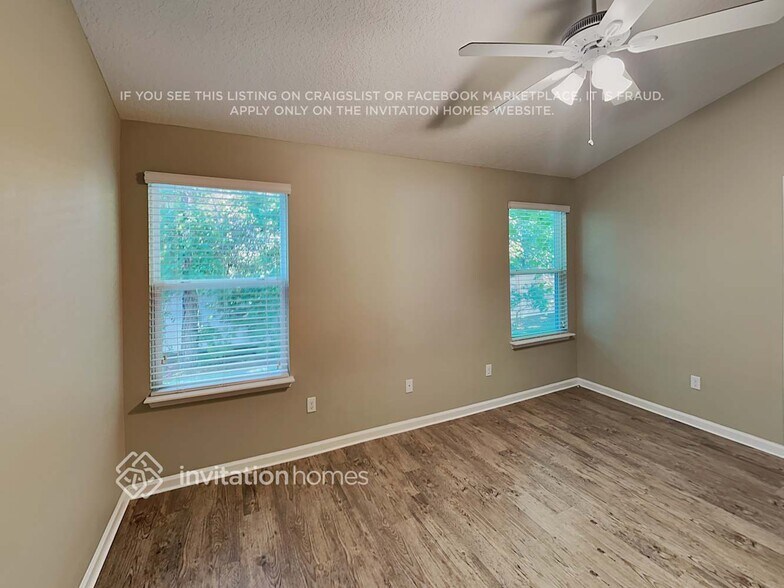 Building Photo - 372 Sunshine Dr