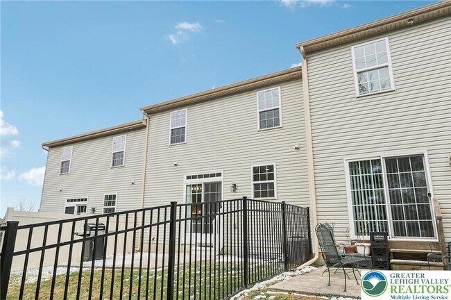 Building Photo - 270 Milkweed Dr