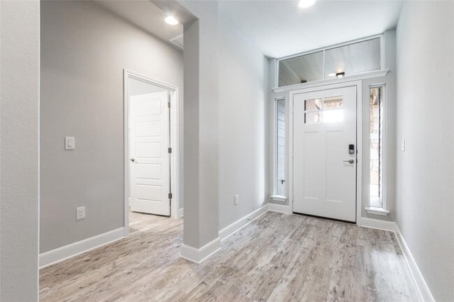 Building Photo - 9301 Alex Ln