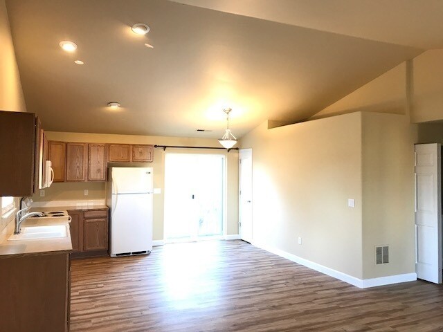 Building Photo - **$750 OFF 1st Month** Great Location! 3 Bedroom Home in SW Bend!