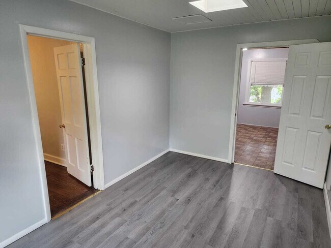 Building Photo - "Charming 2-Bedroom Home in Flordell Hills – Cozy Living with 996 Sq Ft of Comfort!"
