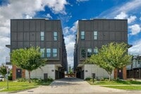 Building Photo - 4205 Roseland Ave