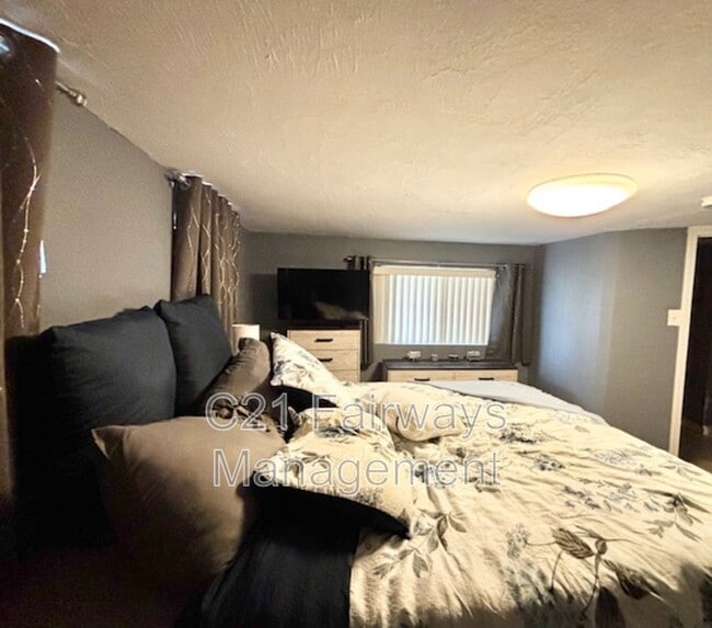 Building Photo - 217 N Lincoln Ave