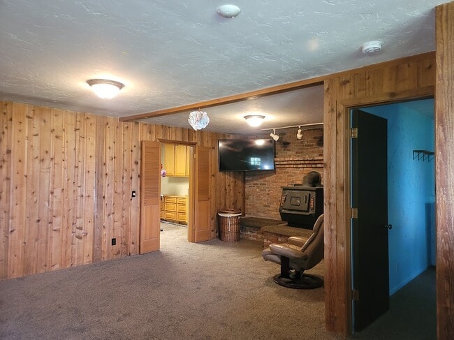 Building Photo - 1040 Budge Dr