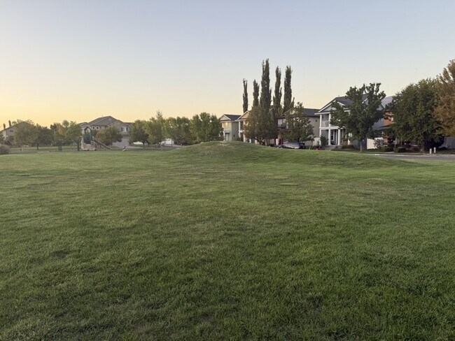 Building Photo - 1427 S Paddock Dr