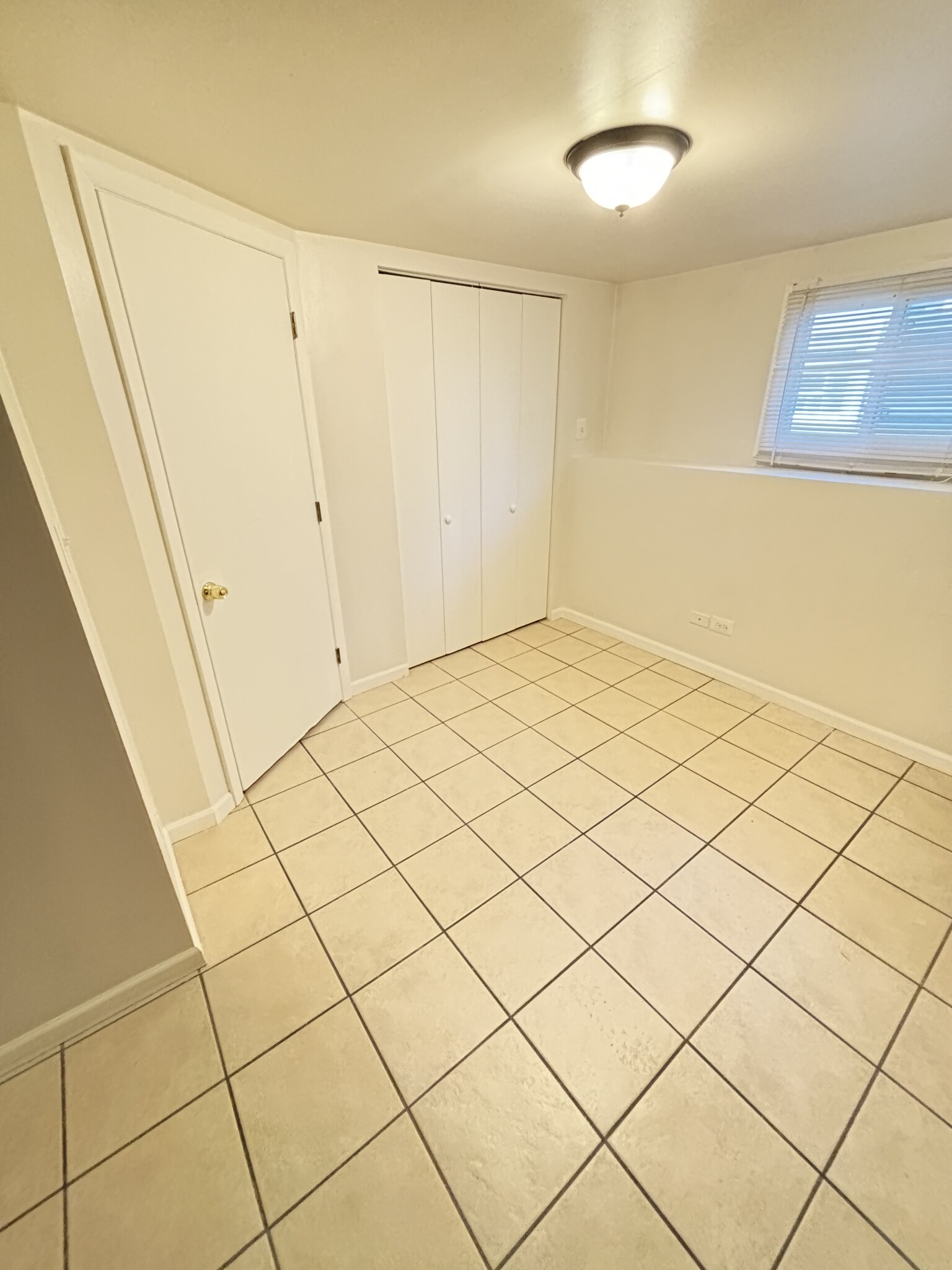 Building Photo - 2554 N Monitor Ave