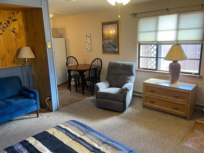 Building Photo - STUDIO APT - ROSE TREE INN, UPTOWN SEDONA-...