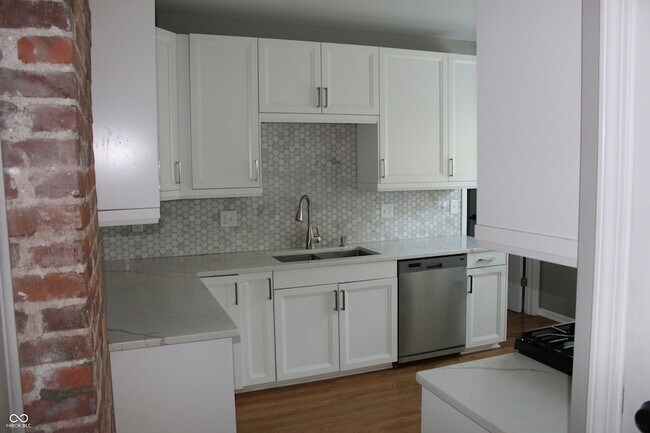 Building Photo - 1216 N Oakland Ave