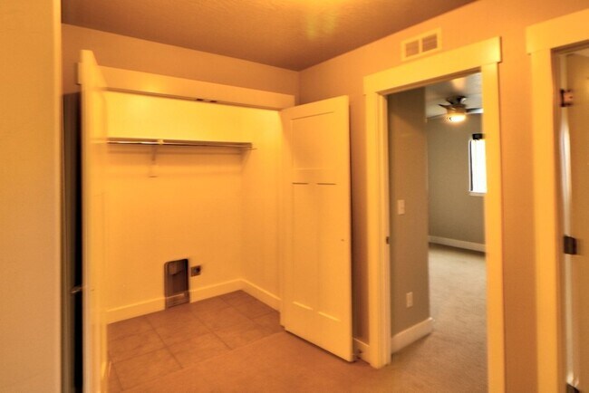 Building Photo - 7440 N Hutch Ln