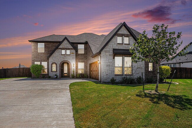 Building Photo - Exquisite 5-Bedroom, 3.5-Bath on 0.46 Acre...