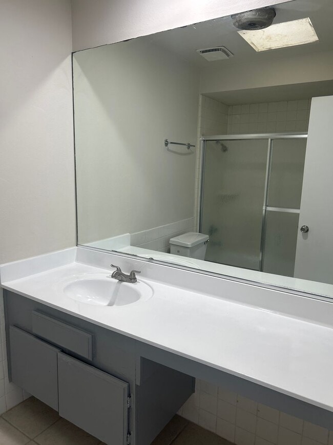 Building Photo - 3 Bedroom Condo for rent in the most desirable Alhambra Area Walking to Alhambra HS